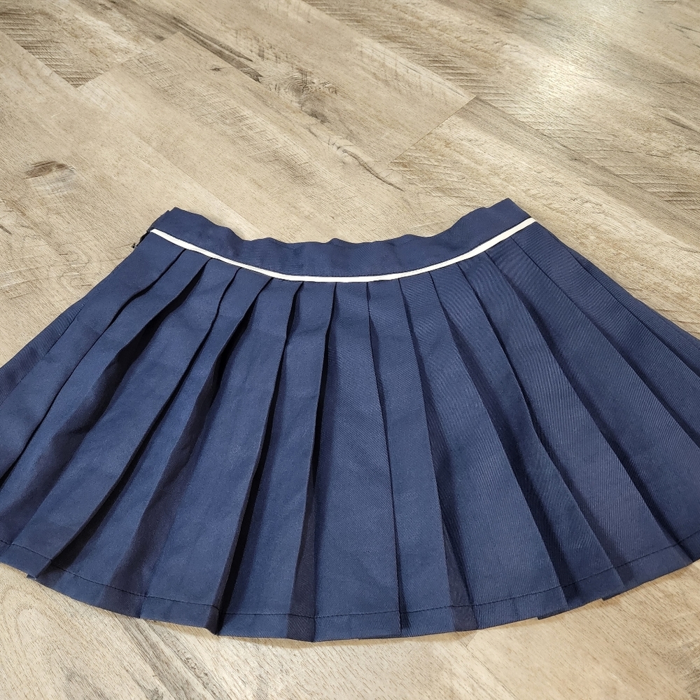 Plus size blue pleated mini skirt
